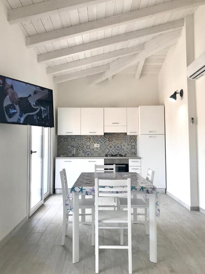 Case Vacanze "Bianco Mare" Porto Pino Bagian luar foto
