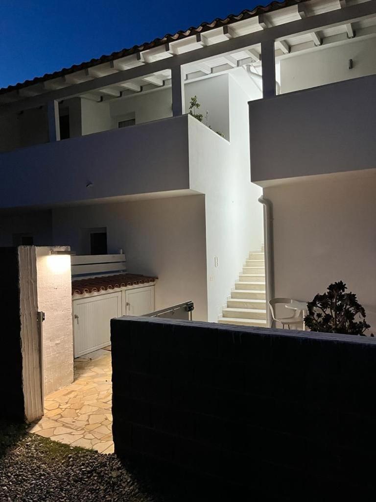 Case Vacanze "Bianco Mare" Porto Pino Bagian luar foto