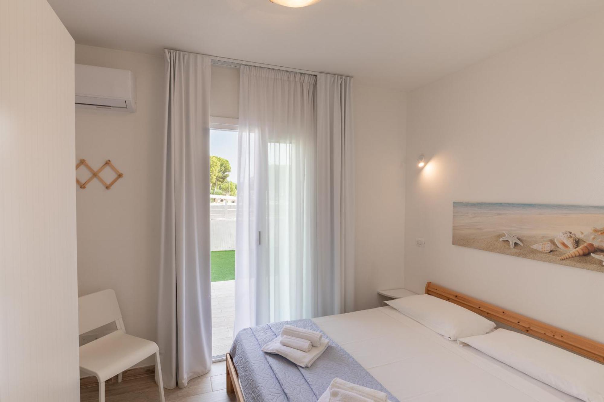 Case Vacanze "Bianco Mare" Porto Pino Ruang foto