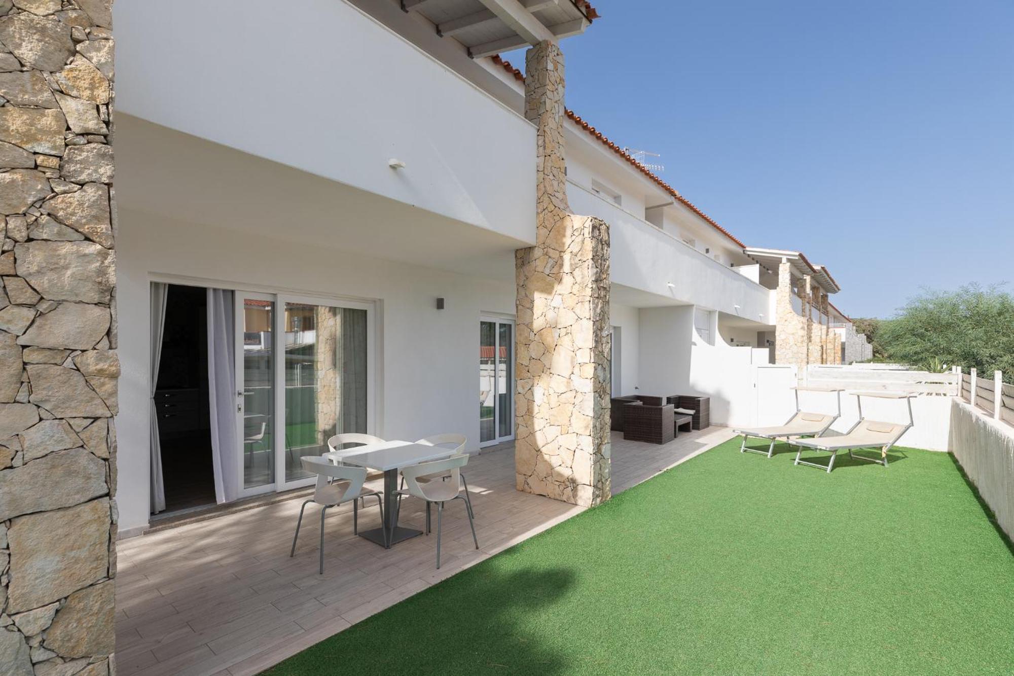 Case Vacanze "Bianco Mare" Porto Pino Bagian luar foto