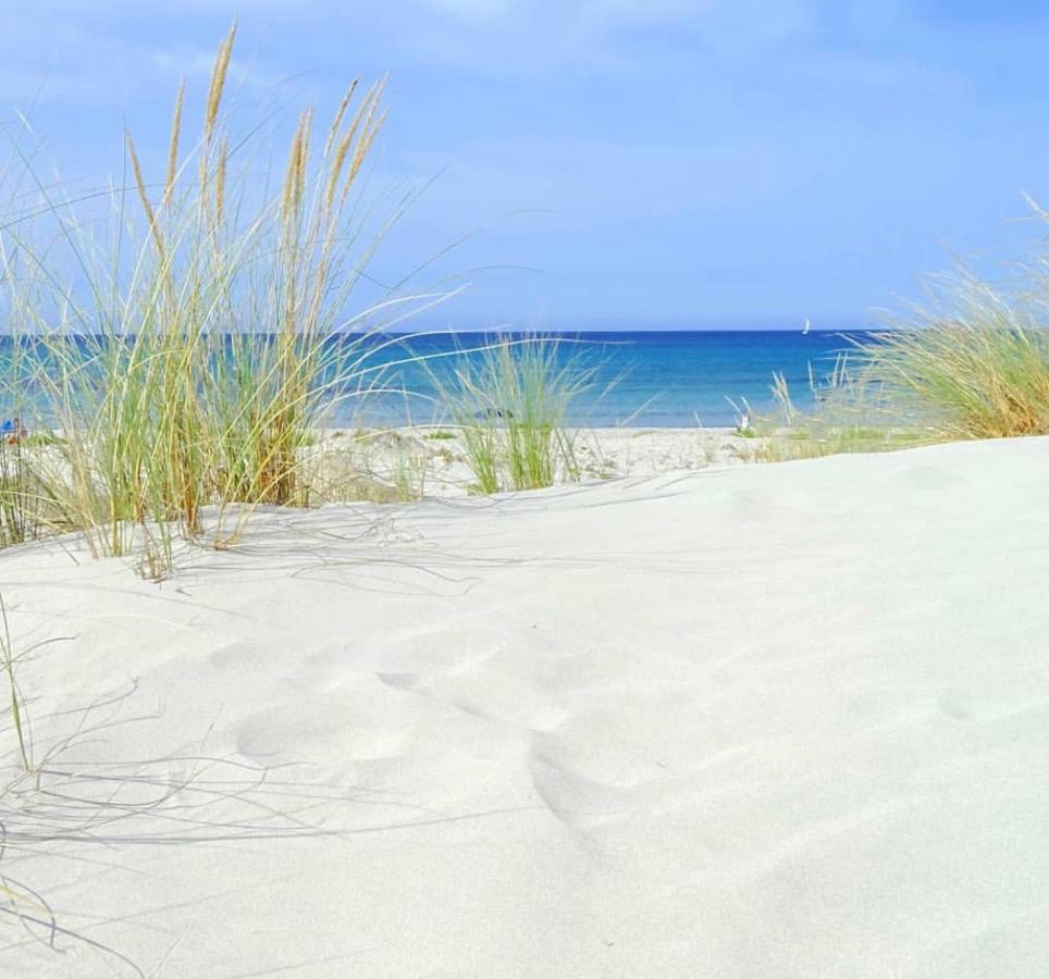 Case Vacanze "Bianco Mare" Porto Pino Bagian luar foto